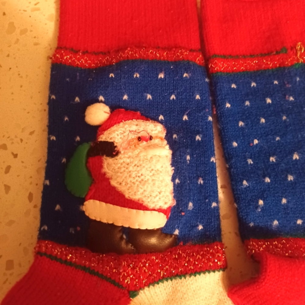 DARLING GLITTERY 3-D SANTA CHRISTMAS SOCKS!